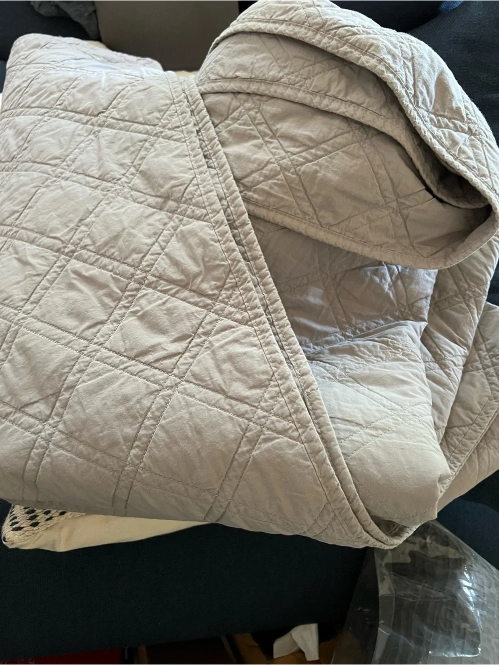 Resident Serenity queen Quilt - Light Gray Double Diamond Quilting